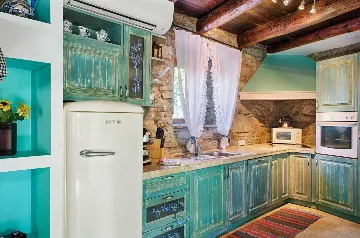 Pet-Friendly 2-Bedroom Villa with Private Pool in Buzet