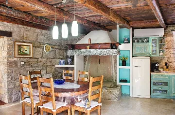 Pet-Friendly 2-Bedroom Villa with Private Pool in Buzet