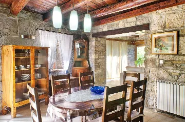 Pet-Friendly 2-Bedroom Villa with Private Pool in Buzet