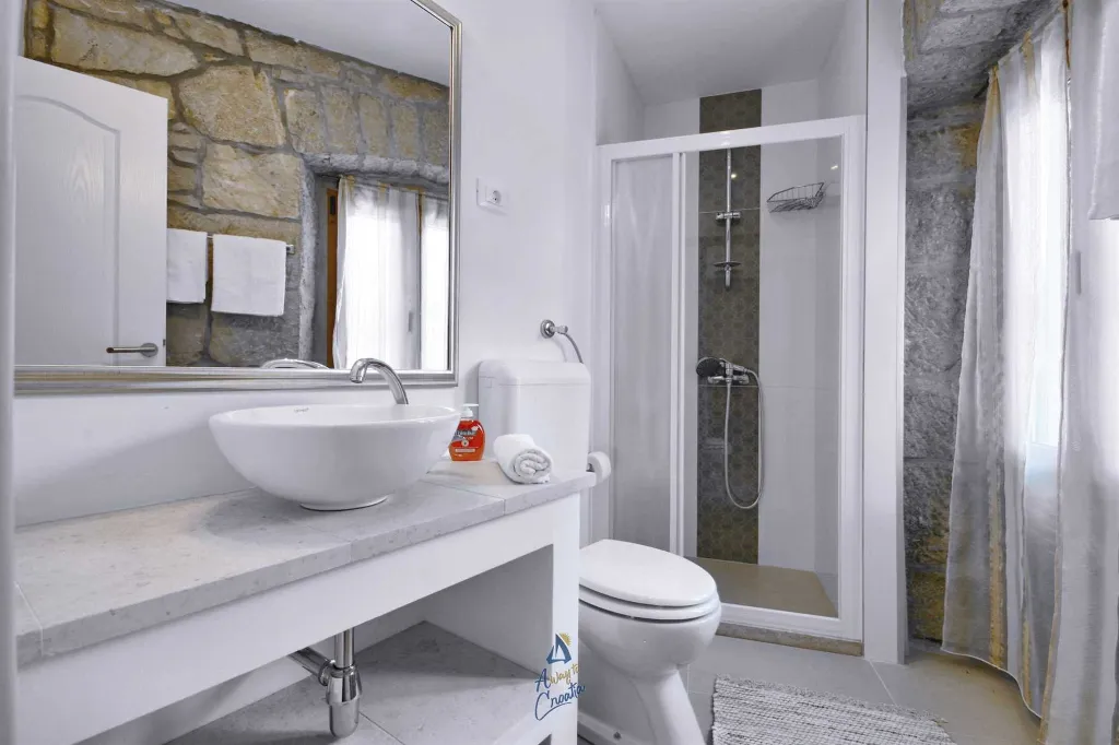 Pet-Friendly 2-Bedroom Villa with Private Pool in Buzet