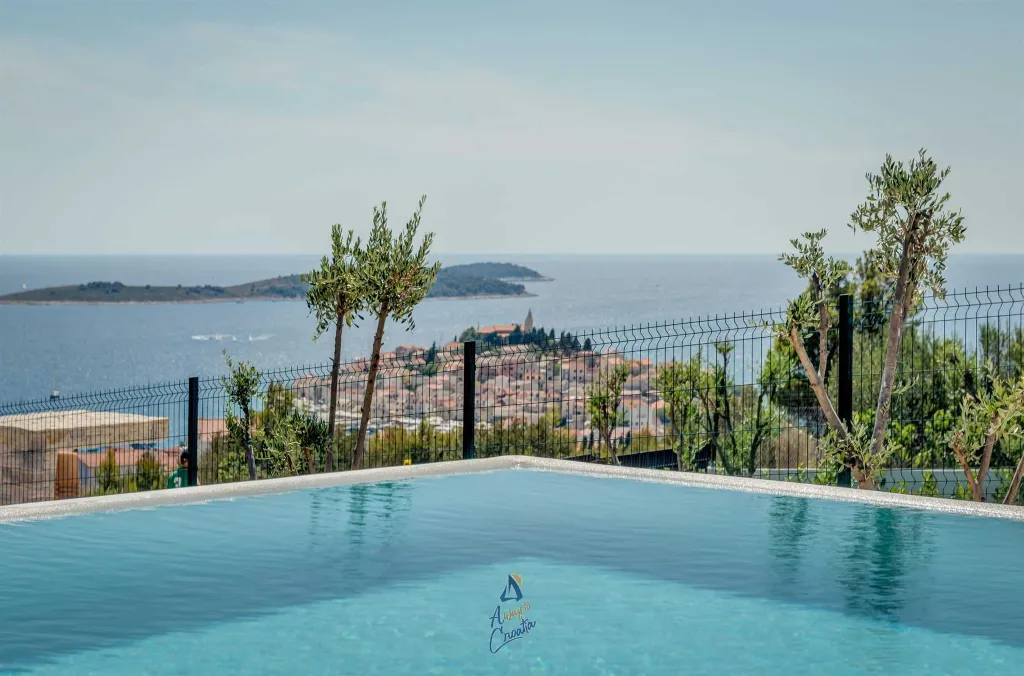 Sea-View Terrace Villa for 8 Guests in Primošten
