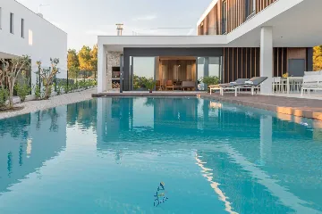 Sea-View Terrace Villa for 8 Guests in Primošten