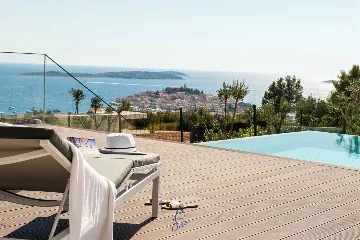 Sea-View Terrace Villa for 8 Guests in Primošten