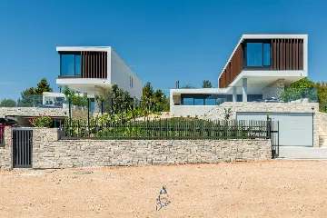 Sea-View Terrace Villa for 8 Guests in Primošten