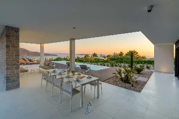 Sea-View Terrace Villa for 8 Guests in Primošten