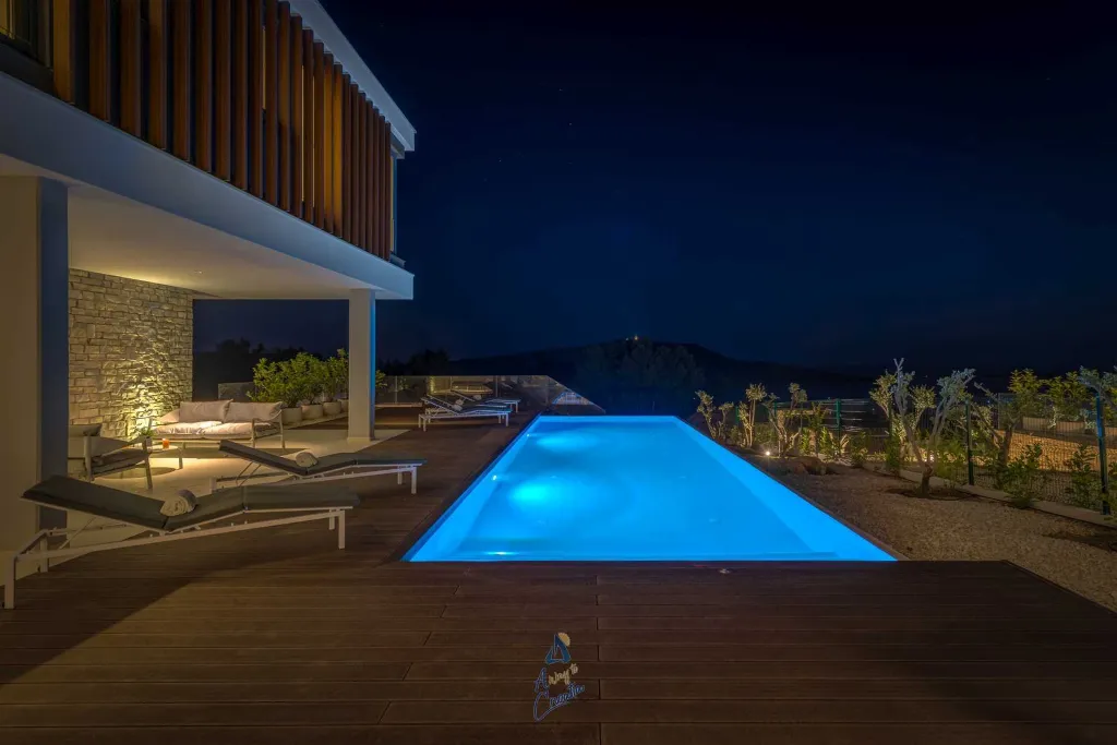 Sea-View Terrace Villa for 8 Guests in Primošten