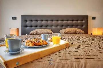 Višnjan 5-Bedroom Villa with Double Pool & Jacuzzi