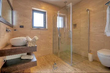 Višnjan 5-Bedroom Villa with Double Pool & Jacuzzi