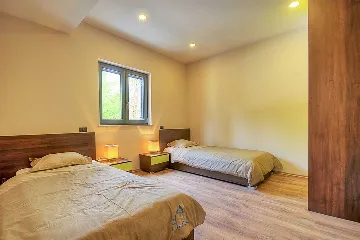 Višnjan 5-Bedroom Villa with Double Pool & Jacuzzi