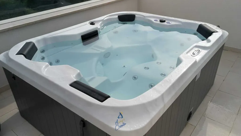 Višnjan 5-Bedroom Villa with Double Pool & Jacuzzi