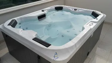 Višnjan 5-Bedroom Villa with Double Pool & Jacuzzi