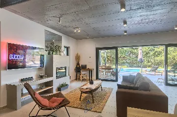 Pomer Secluded Villa with Private Pool for 8 Guests