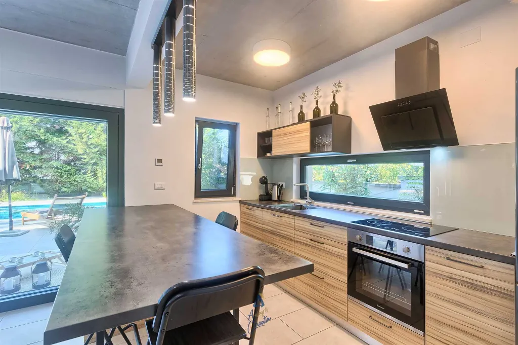 Pomer Secluded Villa with Private Pool for 8 Guests