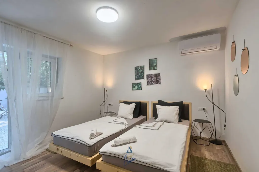 Pomer Secluded Villa with Private Pool for 8 Guests