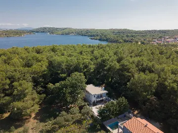 Pomer Secluded Villa with Private Pool for 8 Guests