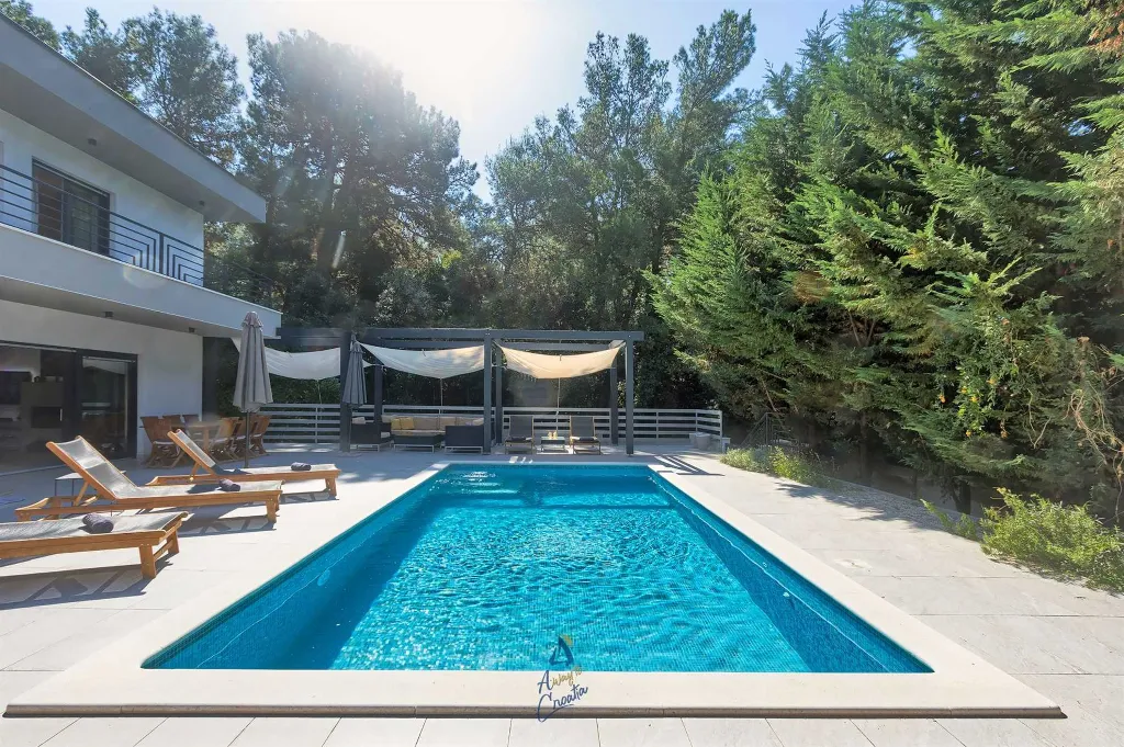 Pomer Secluded Villa with Private Pool for 8 Guests