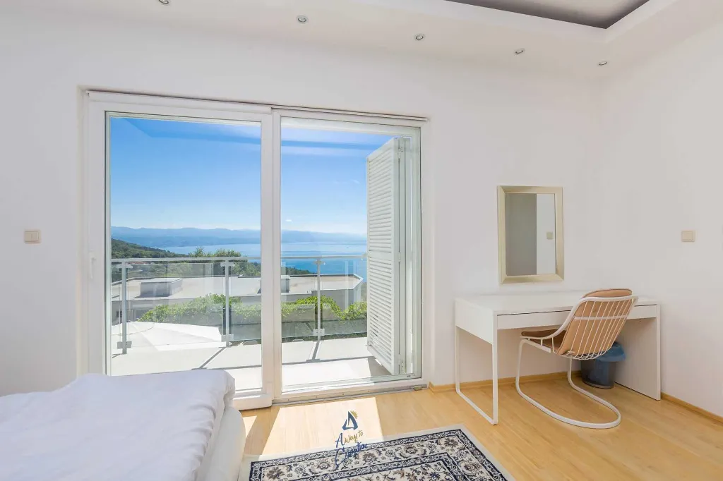 Ičići 5-Bedroom Villa for 10 Guests