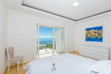 Ičići 5-Bedroom Villa for 10 Guests