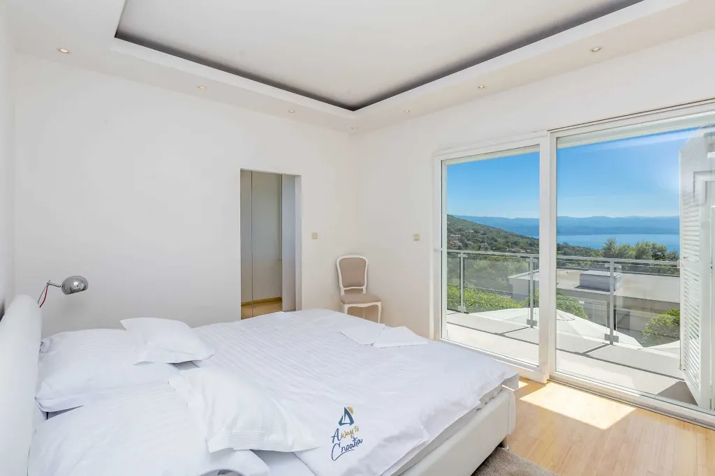 Ičići 5-Bedroom Villa for 10 Guests
