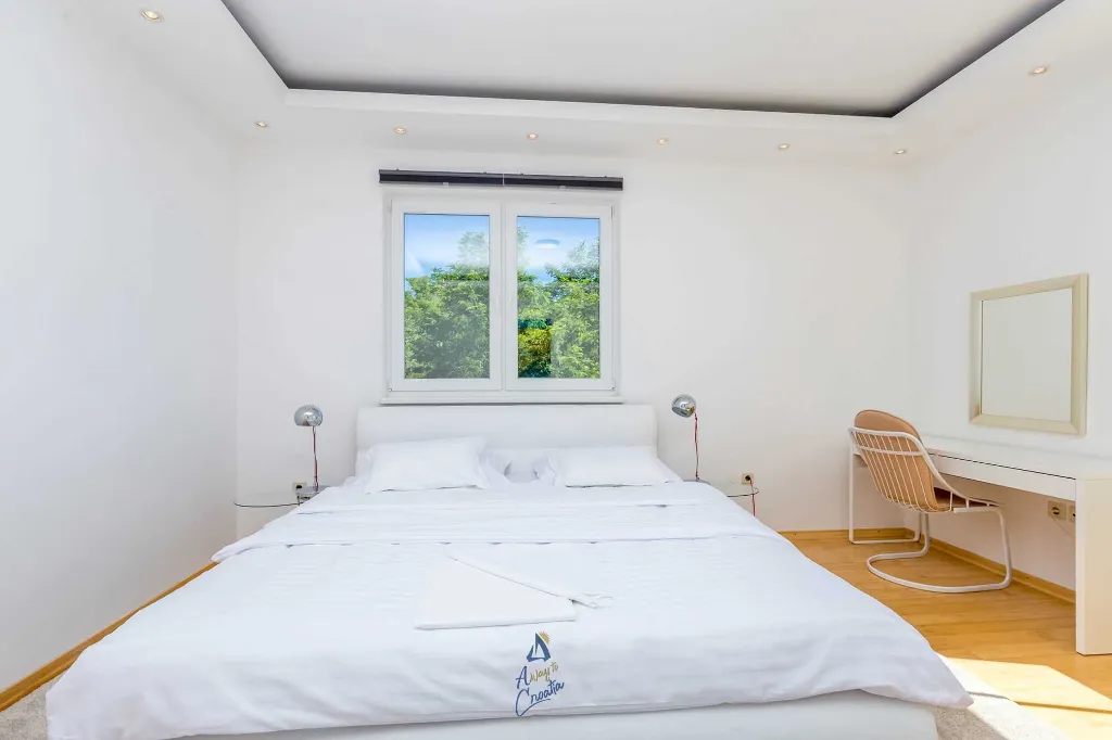 Ičići 5-Bedroom Villa for 10 Guests