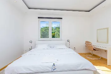 Ičići 5-Bedroom Villa for 10 Guests