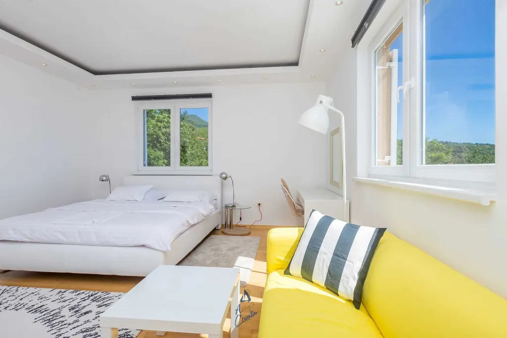 Ičići 5-Bedroom Villa for 10 Guests