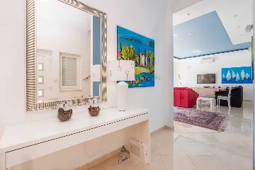 Ičići 5-Bedroom Villa for 10 Guests