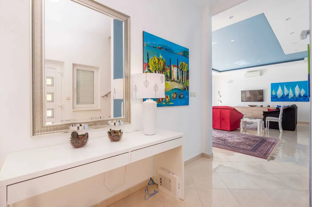 Ičići 5-Bedroom Villa for 10 Guests