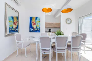 Ičići 5-Bedroom Villa for 10 Guests