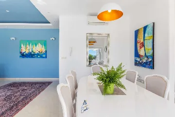 Ičići 5-Bedroom Villa for 10 Guests