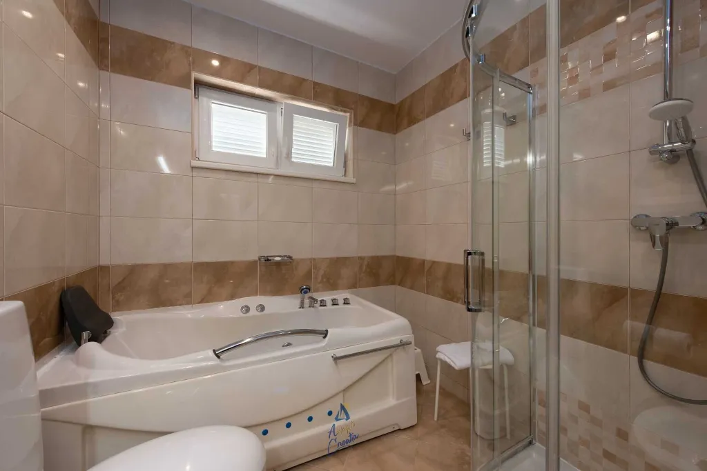 Ičići 5-Bedroom Villa for 10 Guests