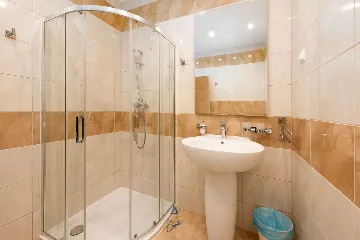 Ičići 5-Bedroom Villa for 10 Guests