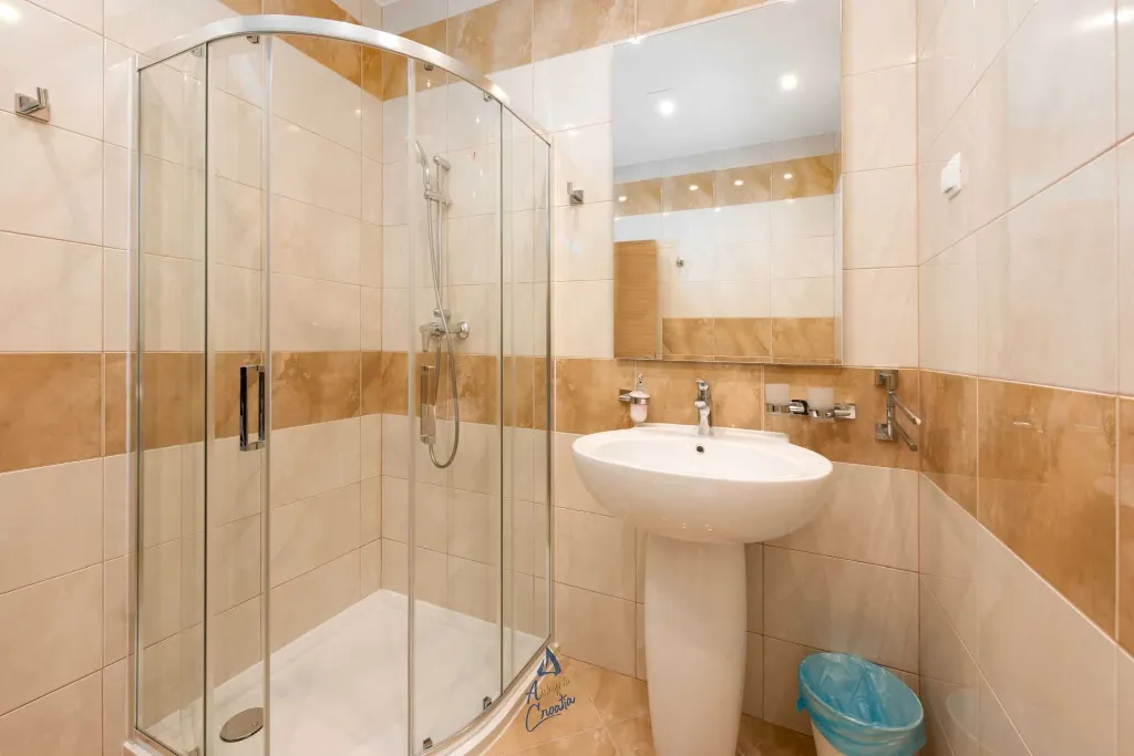 Ičići 5-Bedroom Villa for 10 Guests