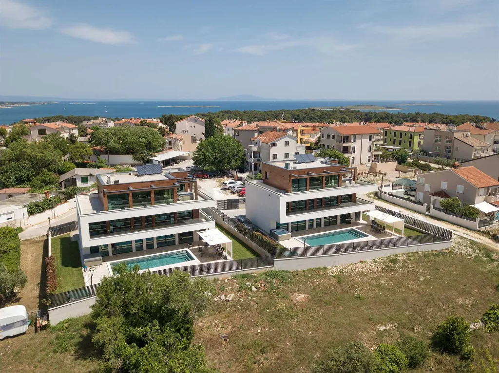 5-Bedroom Villa in Prematura for 10 Guests
