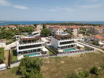 5-Bedroom Villa in Prematura for 10 Guests