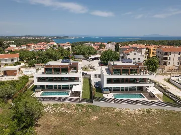 5-Bedroom Villa in Prematura for 10 Guests