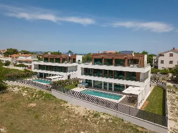 5-Bedroom Villa in Prematura for 10 Guests