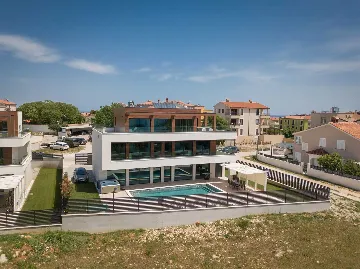 5-Bedroom Villa in Prematura for 10 Guests