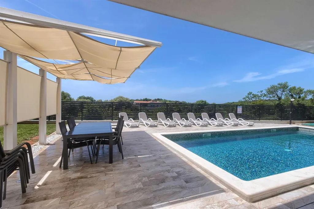 5-Bedroom Villa in Prematura for 10 Guests