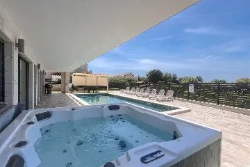 5-Bedroom Villa in Prematura for 10 Guests