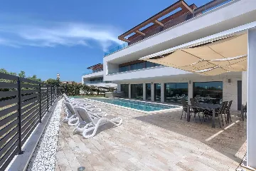 5-Bedroom Villa in Prematura for 10 Guests