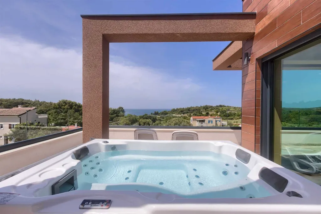 5-Bedroom Villa in Prematura for 10 Guests