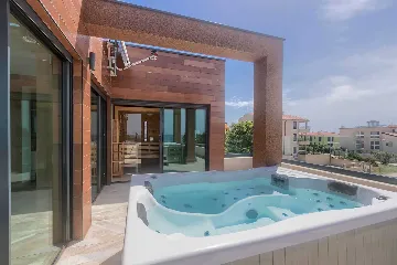 5-Bedroom Villa in Prematura for 10 Guests