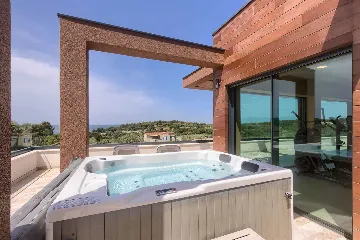 5-Bedroom Villa in Prematura for 10 Guests
