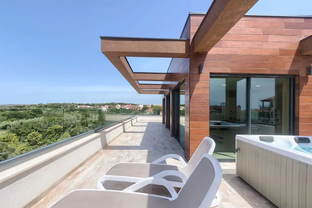 5-Bedroom Villa in Prematura for 10 Guests