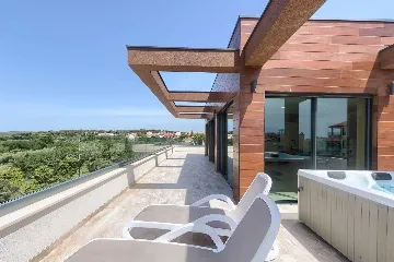 5-Bedroom Villa in Prematura for 10 Guests