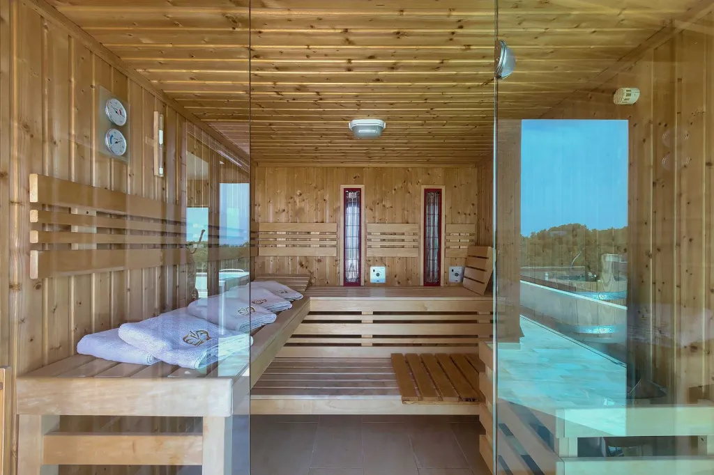 5-Bedroom Villa in Prematura for 10 Guests