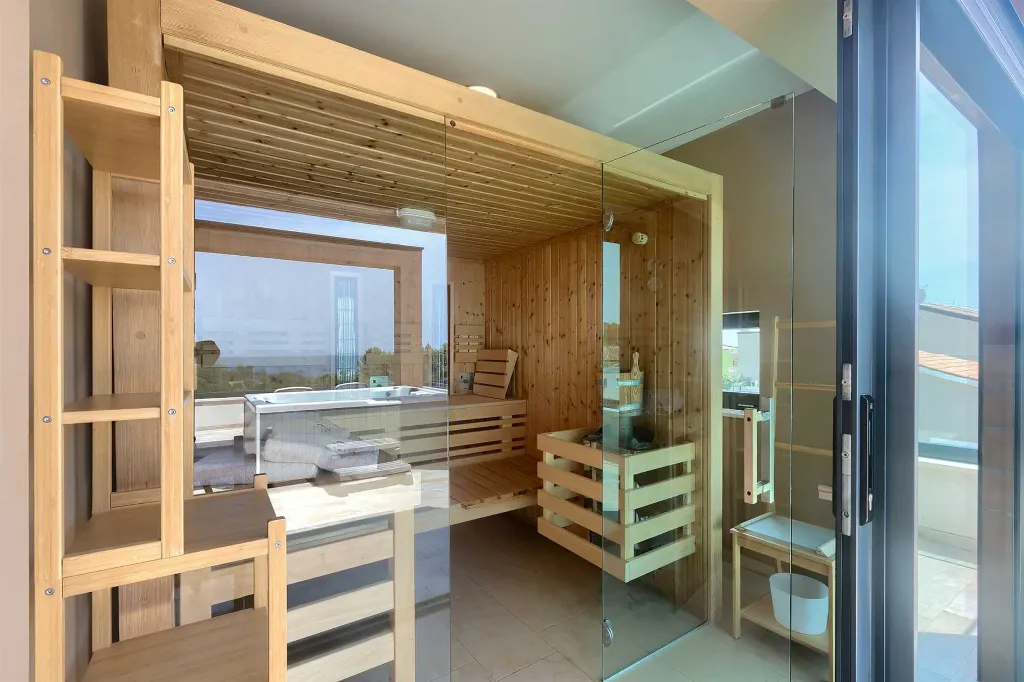 5-Bedroom Villa in Prematura for 10 Guests