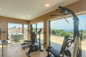 5-Bedroom Villa in Prematura for 10 Guests