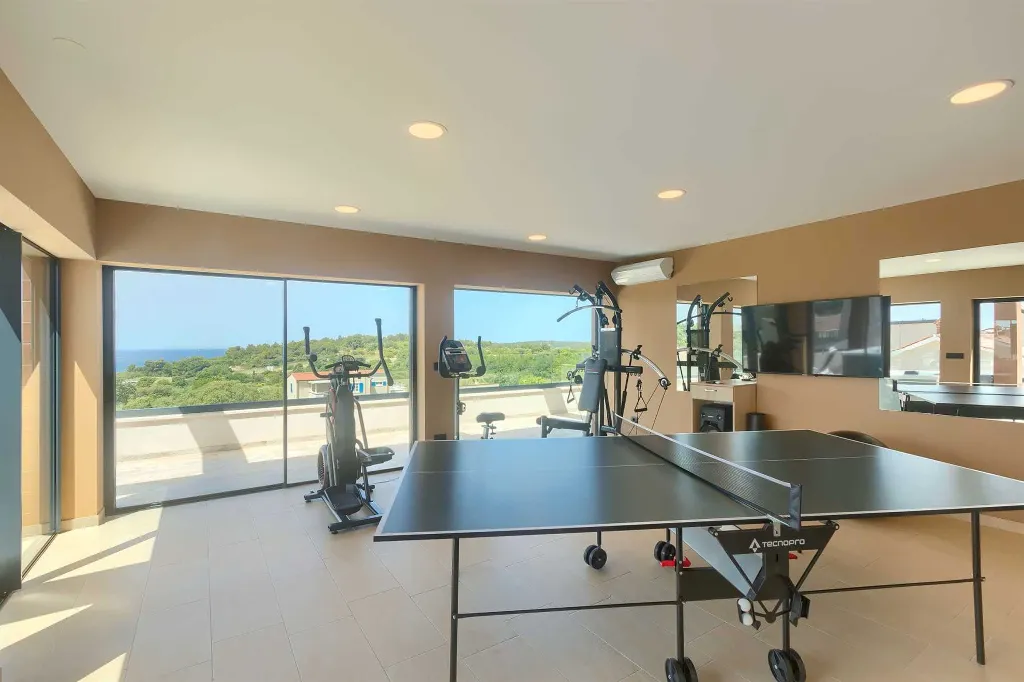 5-Bedroom Villa in Prematura for 10 Guests